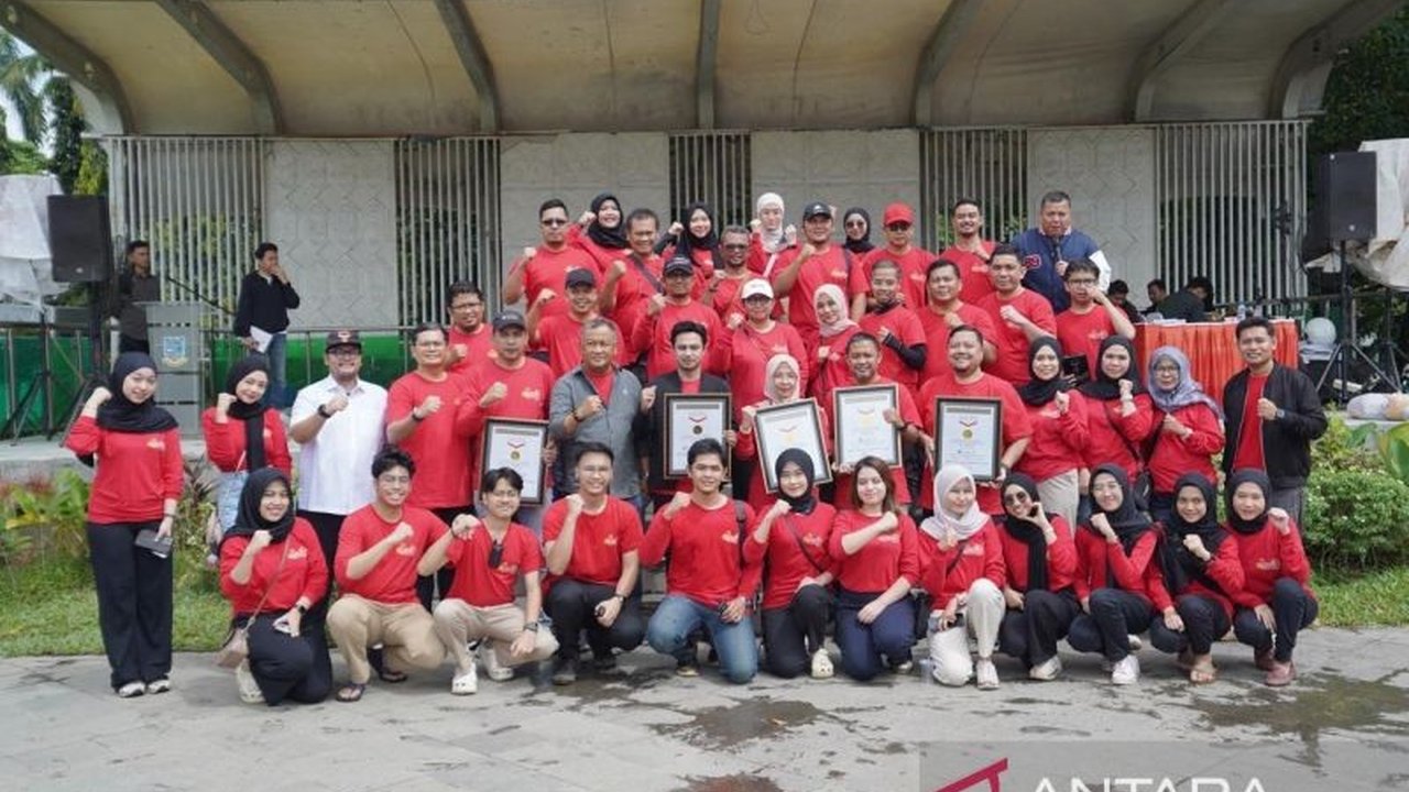 Pemerintah Kota Jambi berhasil memecahkan rekor MURI untuk pelatihan Bantuan Hidup Dasar (BHD) terbanyak dengan melibatkan 1.200 pegawai, sebuah langkah inovatif dalam meningkatkan kesiapsiagaan penyelamatan jiwa.