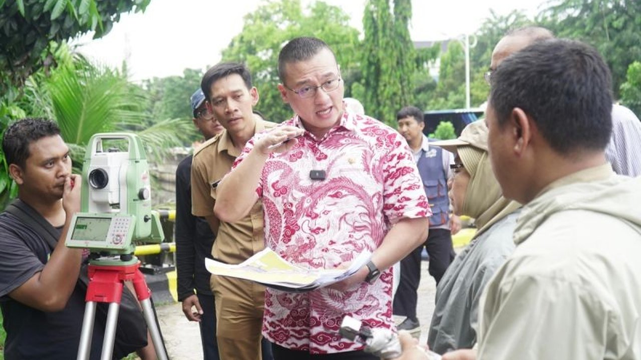 Anggota DPRD DKI Jakarta Hardiyanto Kenneth mendukung pembangunan jalan layang Latumenten untuk mengatasi kemacetan parah akibat perlintasan kereta api di Jakarta Barat, yang diharapkan rampung September 2026.