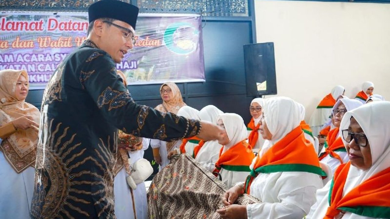 Wali Kota Medan, Rico Tri Putra Waas, menginstruksikan camat dan lurah untuk memantau rumah dan keluarga jamaah calon haji yang berangkat ke Tanah Suci agar mereka dapat fokus beribadah dengan tenang.