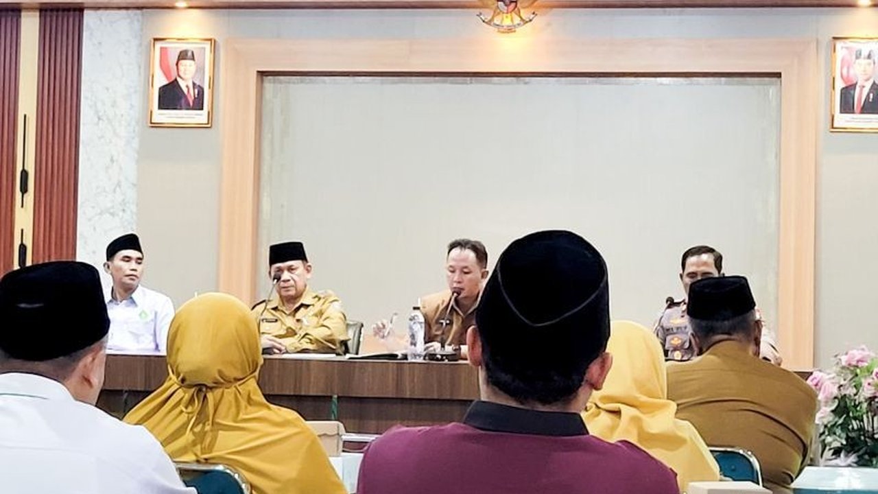 Jumlah calon haji Situbondo tahun 2025 bertambah menjadi 1.001 orang, siap diberangkatkan dalam dua kloter dan satu kloter gabungan.