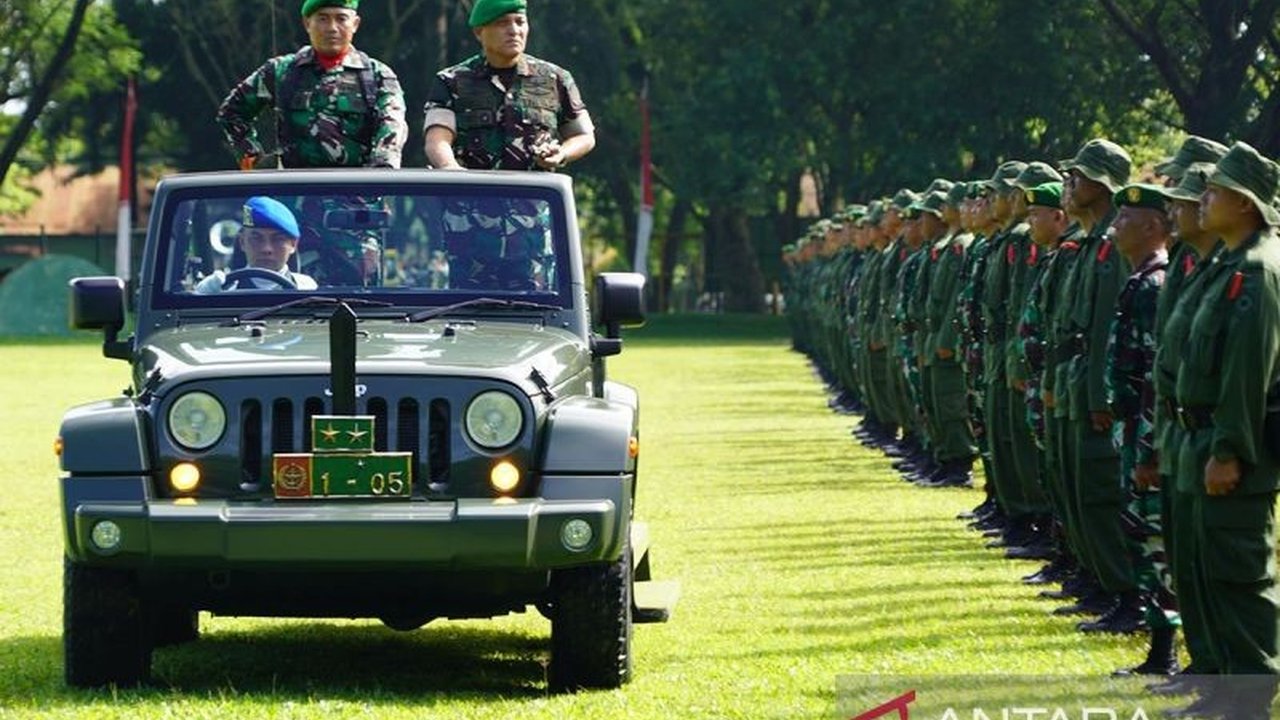 Polemik pengiriman anak 'nakal' ke barak militer dipertanyakan, metode ini dinilai menghilangkan fungsi pendidikan dan mengabaikan pendekatan humanis.