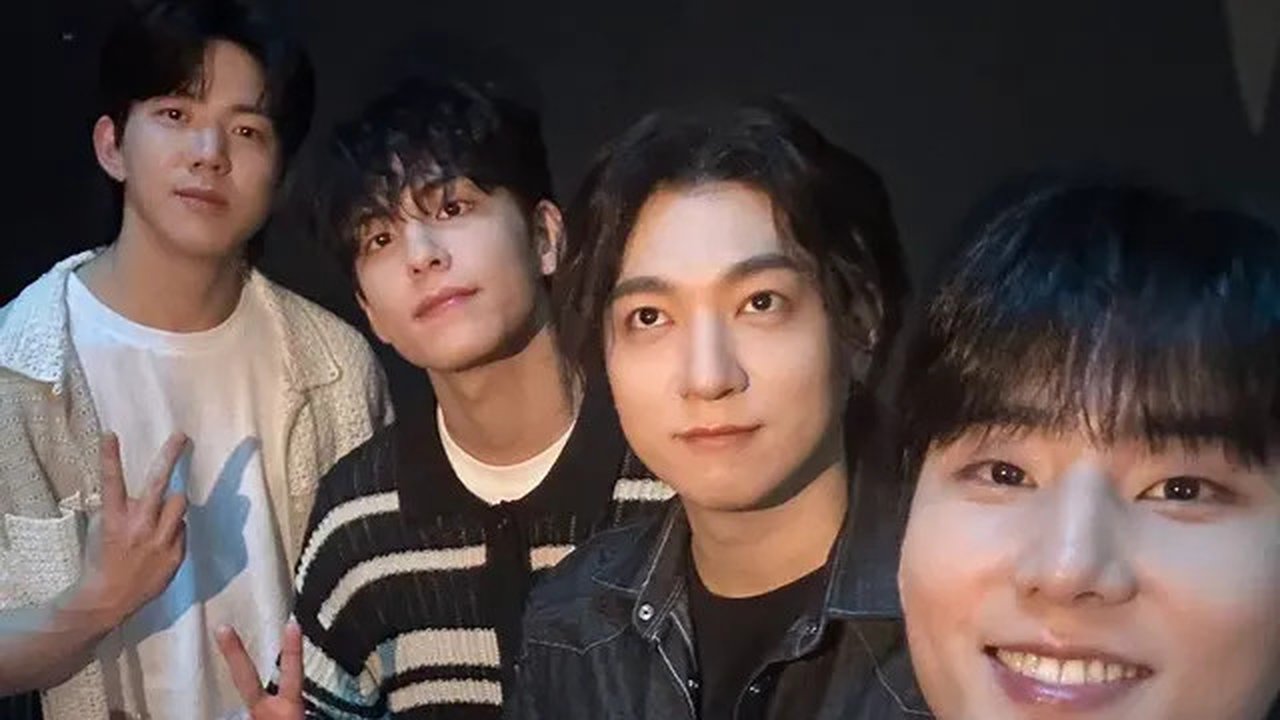 DAY6 di acara fansign. (Twitter.com/@day6official)