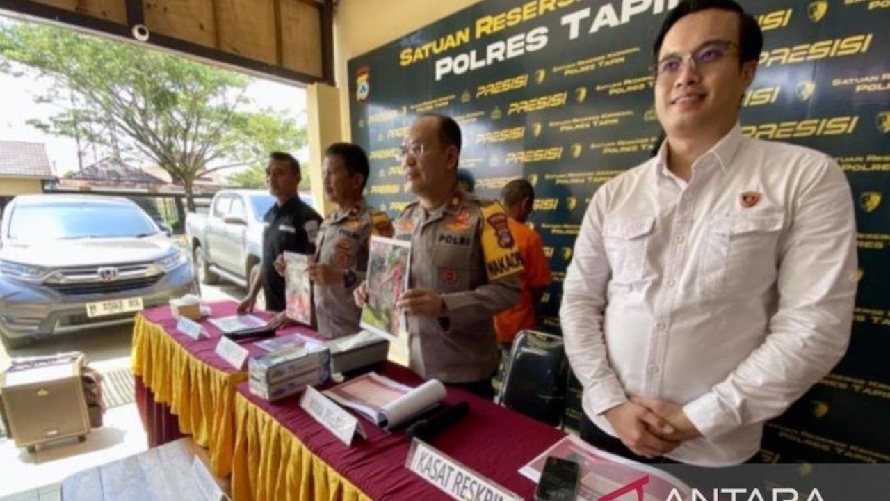 Polres Tapin mengungkap penambangan batubara ilegal di lahan konsesi PT Energi Batubara Lestari (EBL) di Desa Baramban, Kecamatan Piani, Tapin, Kalimantan Selatan, dengan tersangka FAS dan barang bukti satu unit ekskavator.