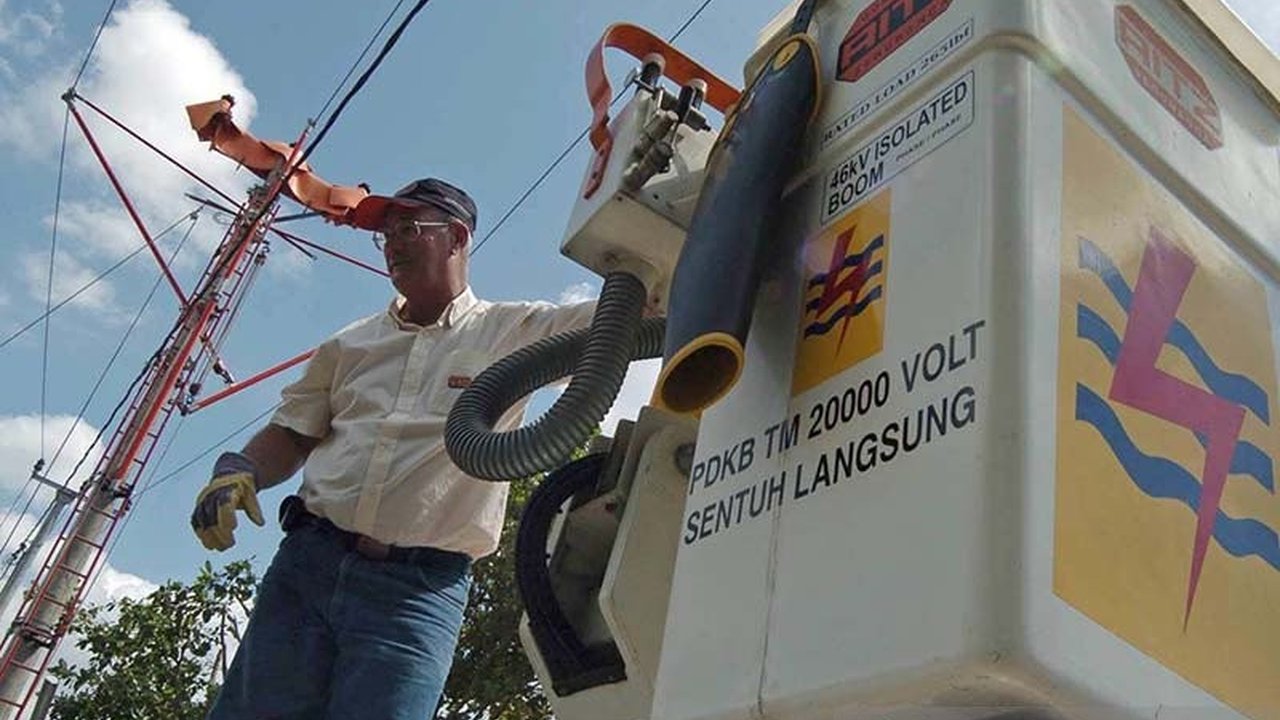 Pemadaman listrik di Bali pada 2 Mei 2024 menyebabkan 150 aduan warga ke YLPK Bali, dengan kerugian ditaksir mencapai Rp200 juta, terutama para peternak ikan koi dan ayam.