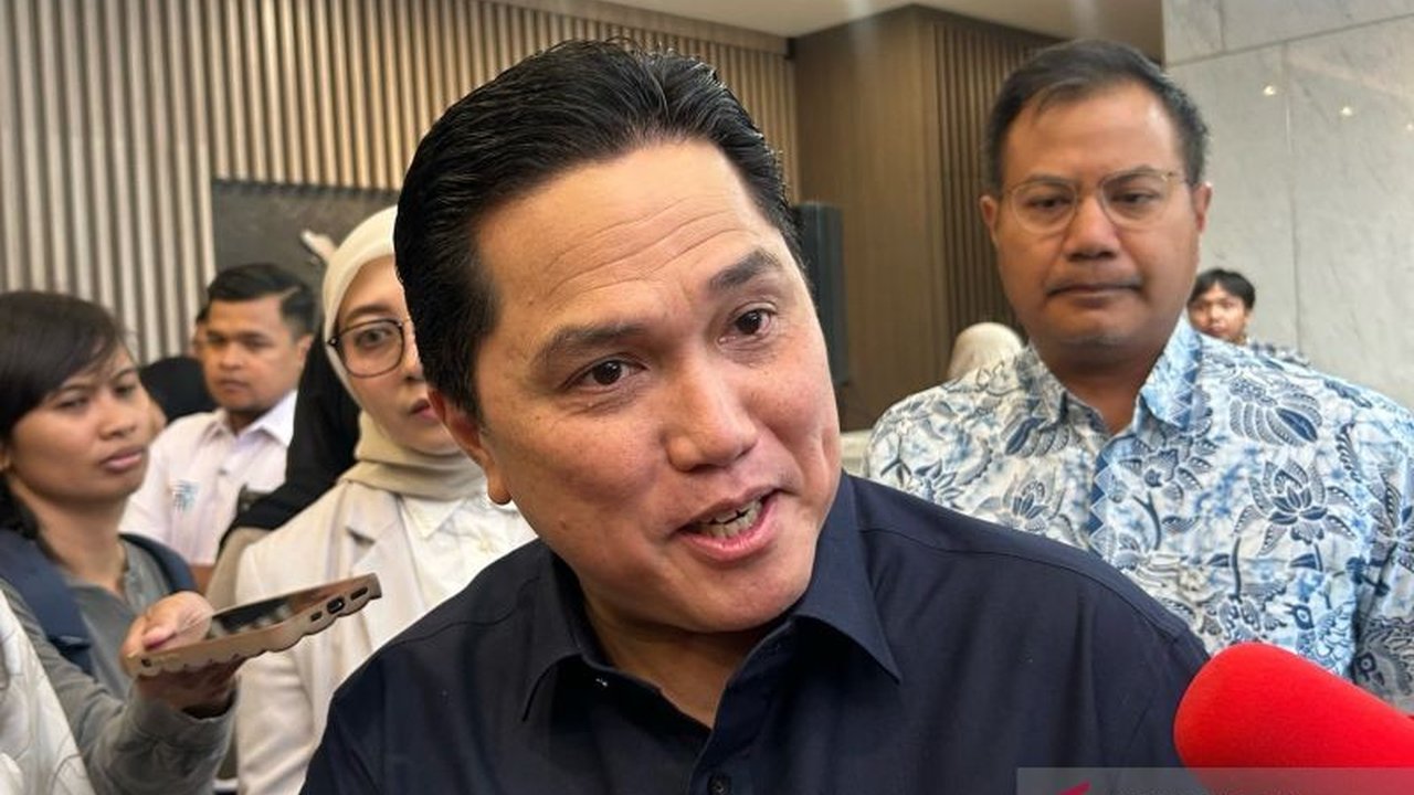 Menteri BUMN Erick Thohir mendukung Himbara memberikan pinjaman Rp450 triliun kepada Kopdes Merah Putih untuk menghidupkan kembali perekonomian desa dan mengurangi ketergantungan pada rentenir.