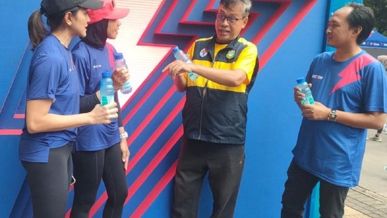 Pertumbuhan gaya hidup aktif di Indonesia mendorong peningkatan permintaan minuman isotonik, menciptakan pasar potensial bagi investor dan produsen seperti peluncuran Mizone COCOBOOST.