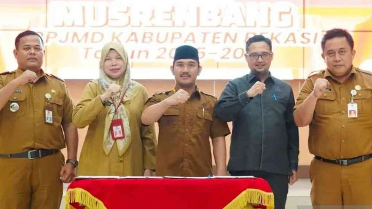 Pemerintah Kabupaten Bekasi fokus pada empat sektor prioritas dalam RPJMD 2025-2029 untuk mewujudkan visi Bekasi Bangkit, Maju, dan Sejahtera, meliputi pendidikan, kesehatan, infrastruktur, dan ketenagakerjaan.