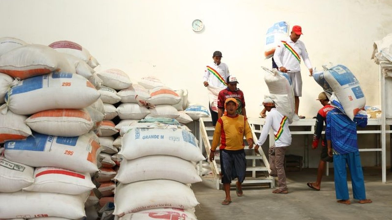 Koperasi Produsen Tabur Benih di Subang, Jawa Barat, berhasil meningkatkan produksi benih padi hingga tiga kali lipat berkat dukungan dana bergulir dari Lembaga Pengelola Dana Bergulir (LPDB), yang memberikan dampak positif pada perekonomian petani setemp