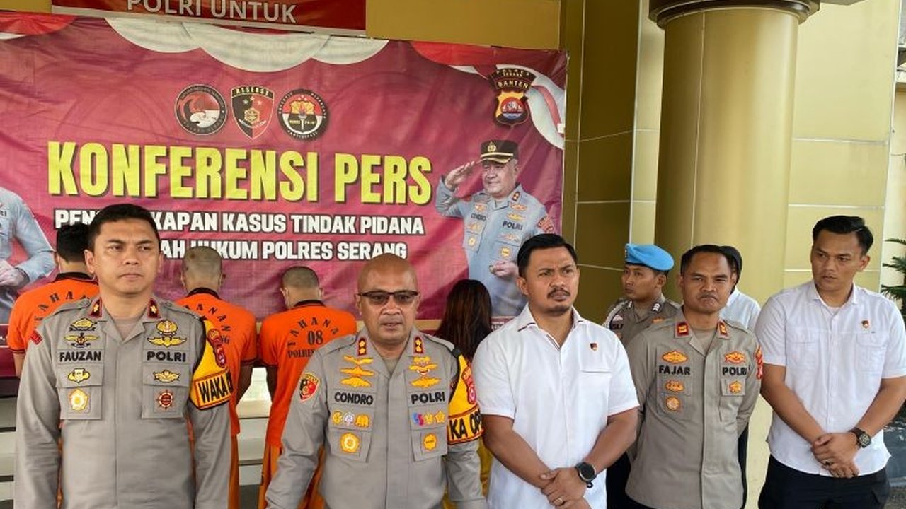 Polres Serang menangkap tiga pelaku penipuan calo tenaga kerja yang telah menipu ratusan korban di Serang dan Lebak dengan kerugian mencapai Rp500 juta.