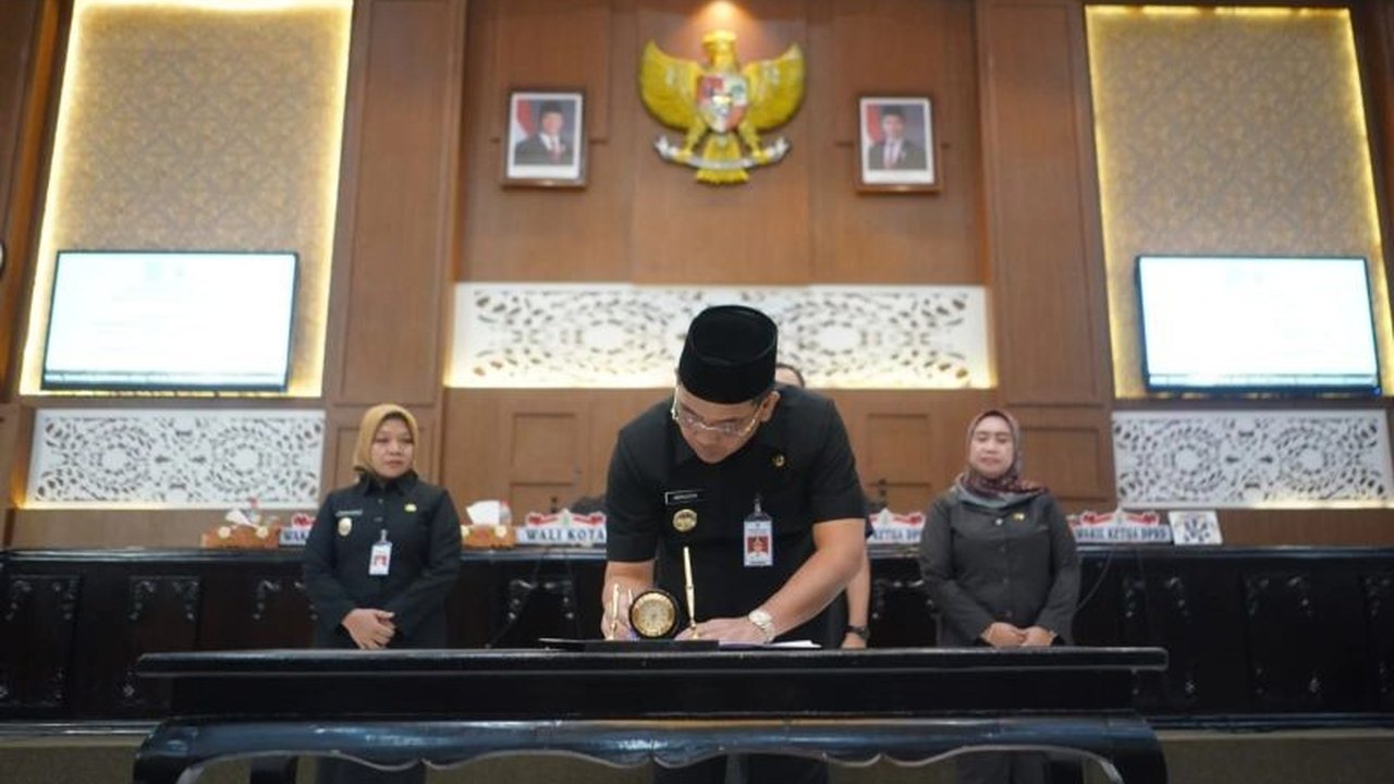 DPRD dan Pemkot Probolinggo resmi mengesahkan Raperda Pengembangan Ekonomi Kreatif setelah mendapat persetujuan Gubernur Jawa Timur, membuka peluang besar bagi pelaku kreatif di Kota Probolinggo.