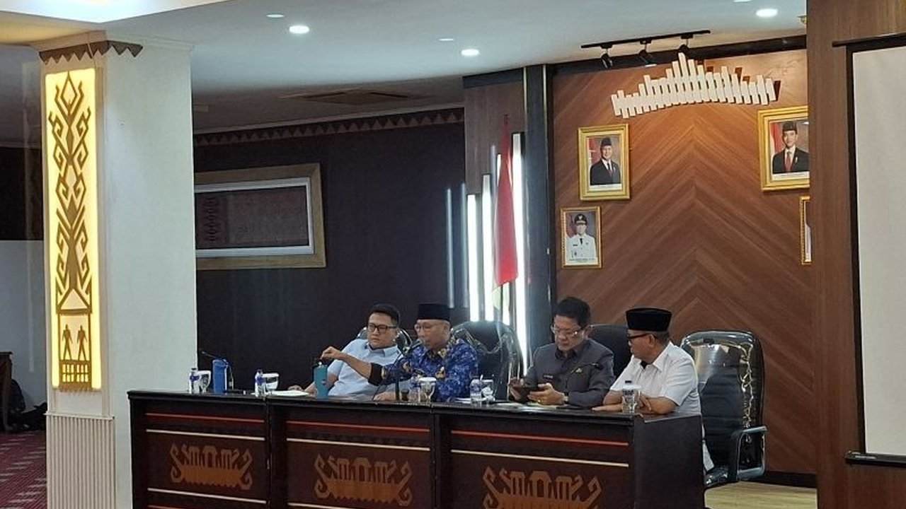 Gubernur Lampung menetapkan harga ubi kayu sementara Rp1.350 per kg dengan rafaksi maksimal 30 persen, merespon demonstrasi petani dan kondisi harga secara nasional.