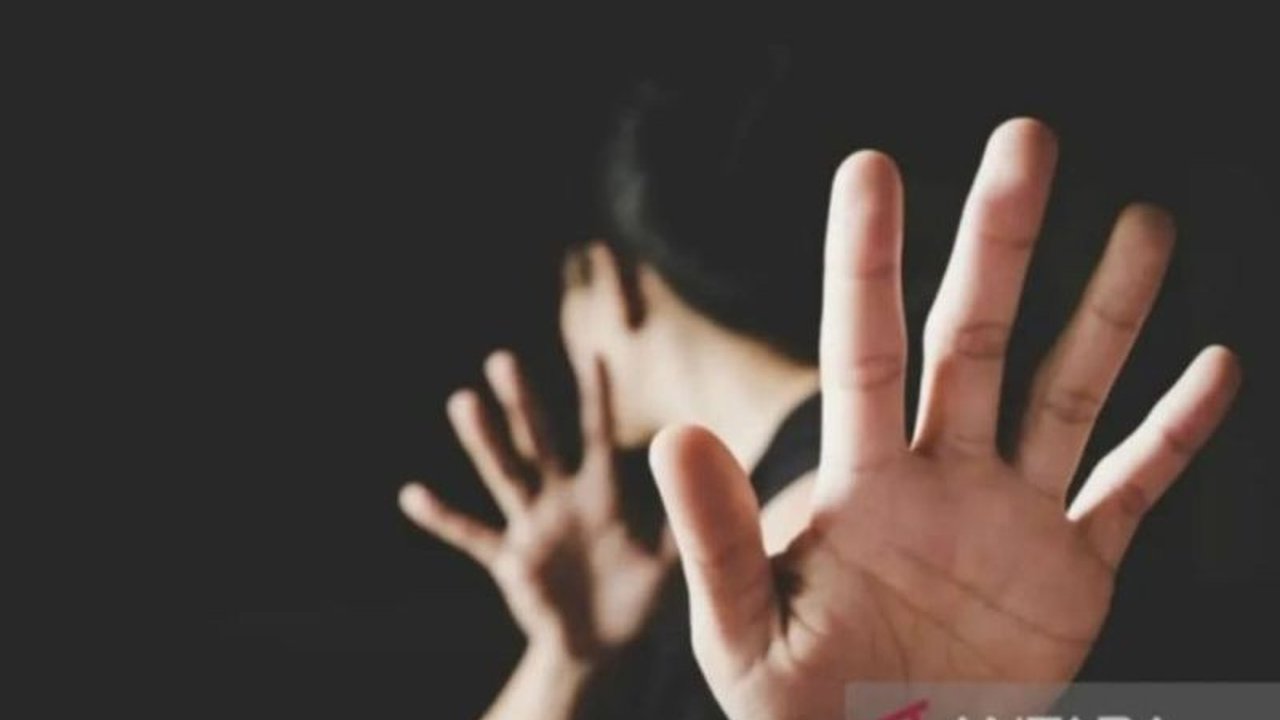 Polresta Malang Kota resmi meningkatkan status penanganan kasus dugaan pelecehan seksual yang dilakukan oleh dokter AY ke tahap penyidikan setelah memeriksa sejumlah saksi dan menganalisis rekaman CCTV.