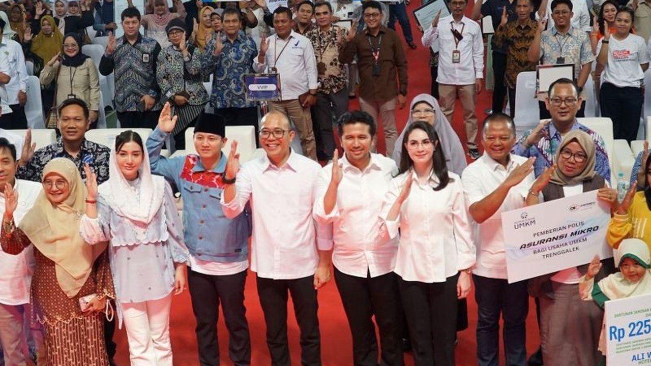 Kemen-UMKM menargetkan penyaluran KUR Rp300 triliun pada 2025 untuk mendukung 2,4 juta debitur baru dan 1,1 juta debitur yang lulus, dengan fokus pada usaha produktif.