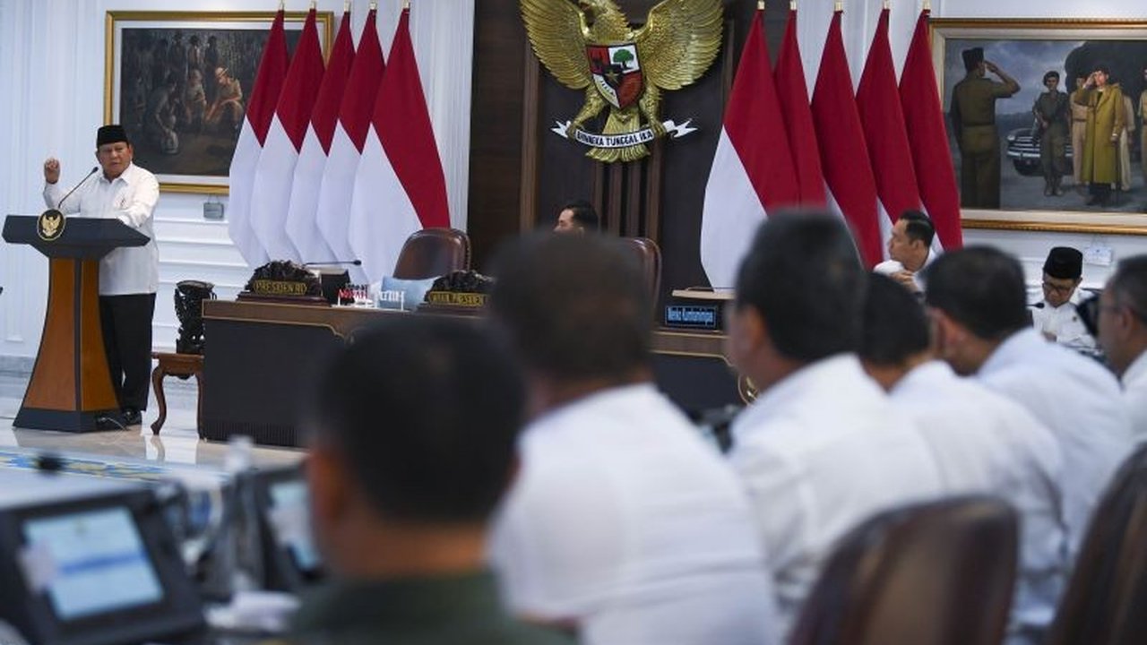 Presiden Prabowo Subianto menyatakan mudik Lebaran 2025 berjalan lancar dan tercatat sebagai yang terbaik sepanjang sejarah, ditandai dengan penurunan angka kecelakaan hingga 30 persen.