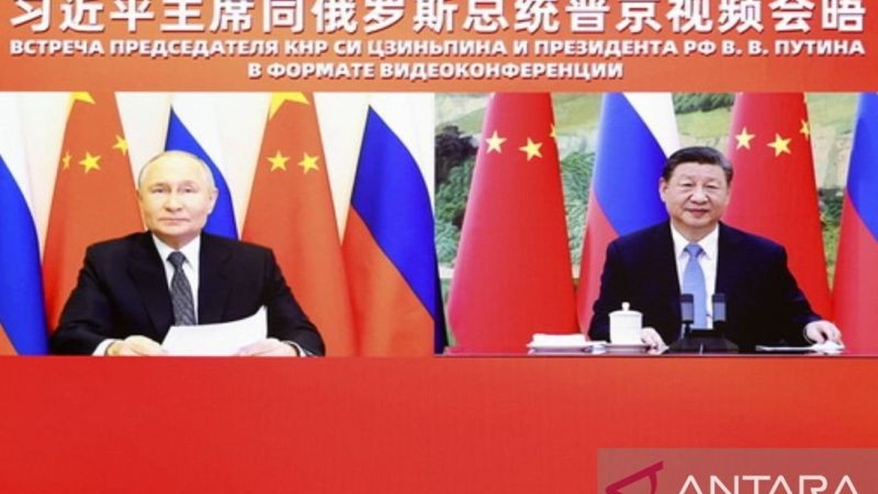 Presiden Xi Jinping dan Vladimir Putin melakukan pertemuan virtual untuk membahas peningkatan kerjasama bilateral, termasuk menghadapi ketidakpastian global dan memperkuat hubungan China-Rusia hingga 2025.