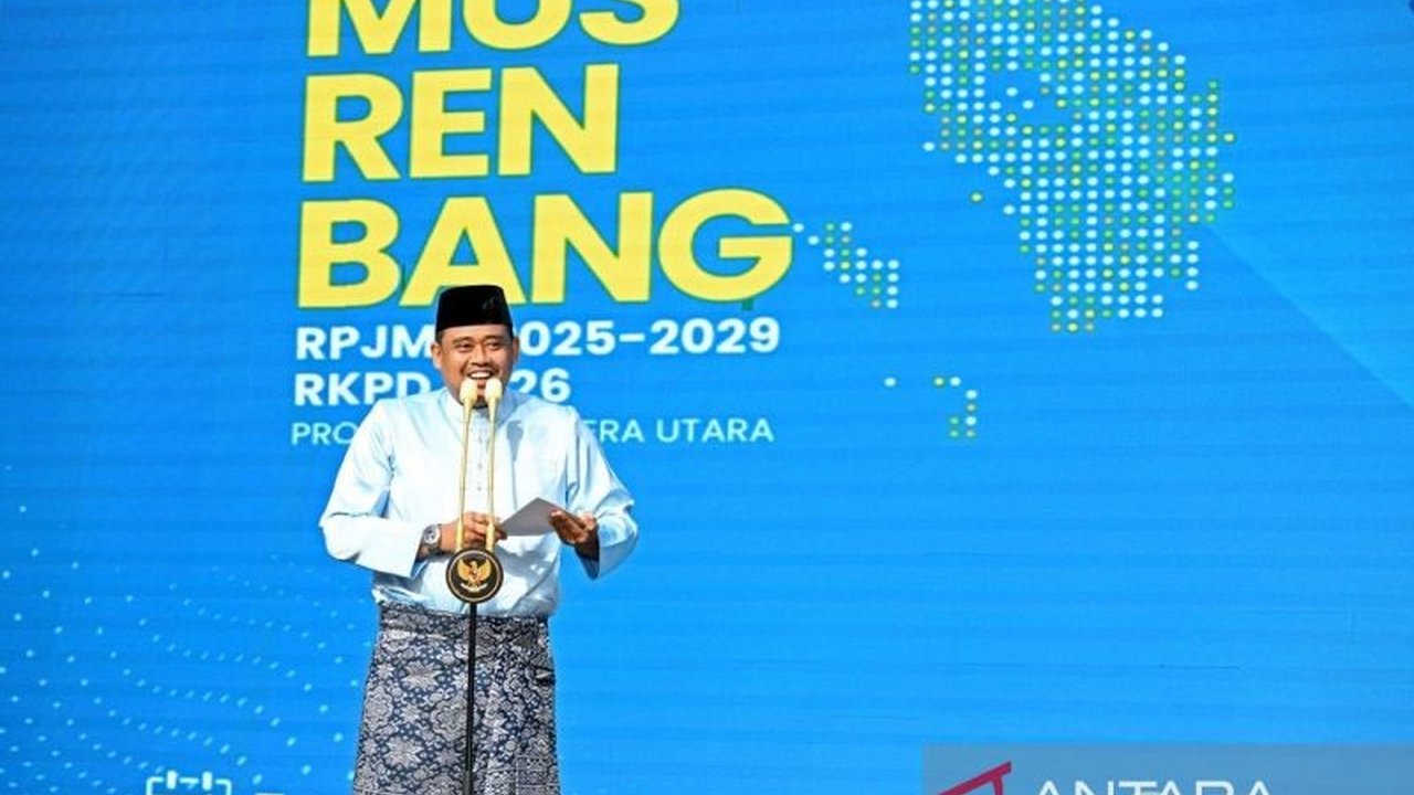 Gubernur Sumut, Bobby Nasution, menargetkan investasi Rp100 triliun per tahun untuk meningkatkan perekonomian daerah dan mengurangi pengangguran.