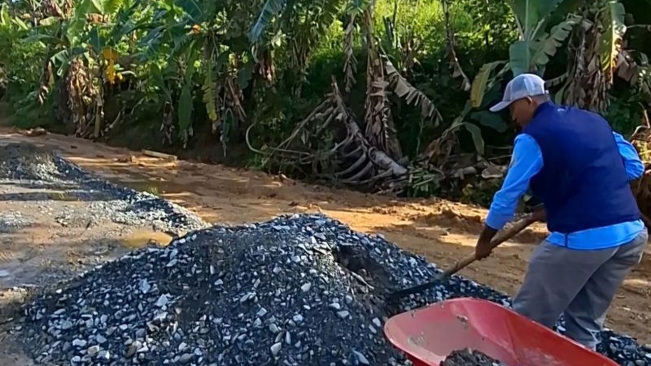 Badan Pusat Statistik (BPS) Lampung mencatat kenaikan jumlah angkatan kerja sebanyak 41.830 orang pada Februari 2025, dengan penurunan pengangguran dan peningkatan jumlah penduduk usia kerja.