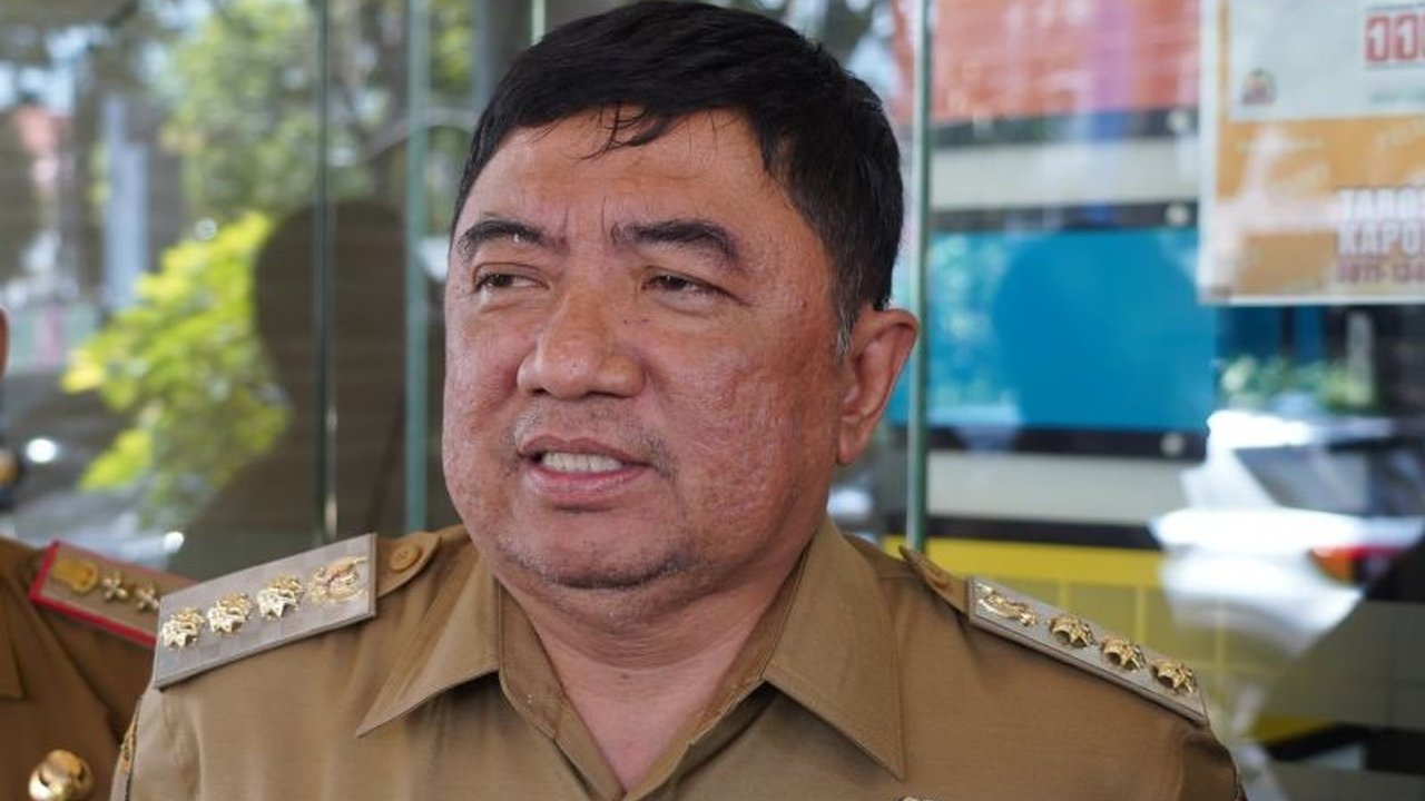 Bupati Garut, Abdusy Syakur Amin, mendukung pendidikan semi militer bagi pelajar untuk meningkatkan kedisiplinan,  mencontoh kesuksesan program serupa di Universitas Garut.