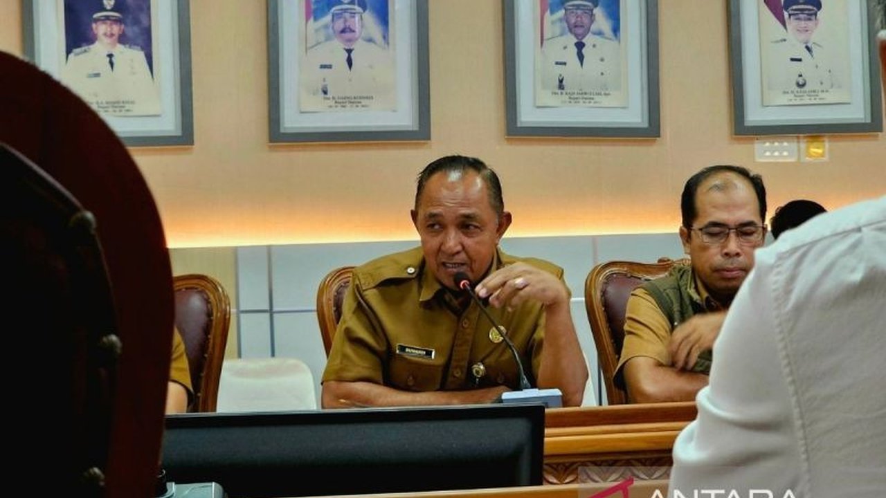 Pemerintah Kabupaten Natuna membentuk Koperasi Desa Merah Putih di seluruh desa dan kelurahan untuk mendorong pertumbuhan ekonomi daerah, dengan target satu desa satu koperasi.