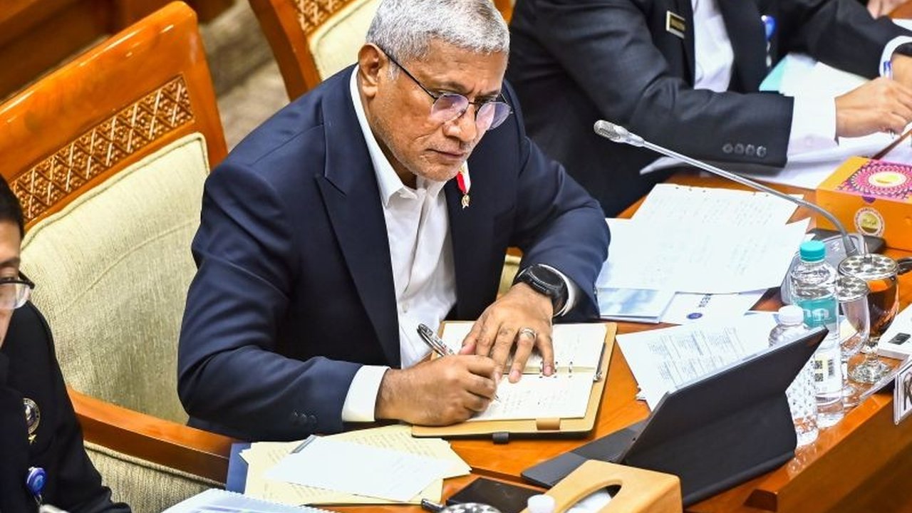 Badan Narkotika Nasional (BNN) akan meneliti penggunaan ganja untuk medis, menjawab putusan Mahkamah Konstitusi dan desakan DPR terkait legalisasi ganja medis untuk penyakit seperti cerebral palsy.