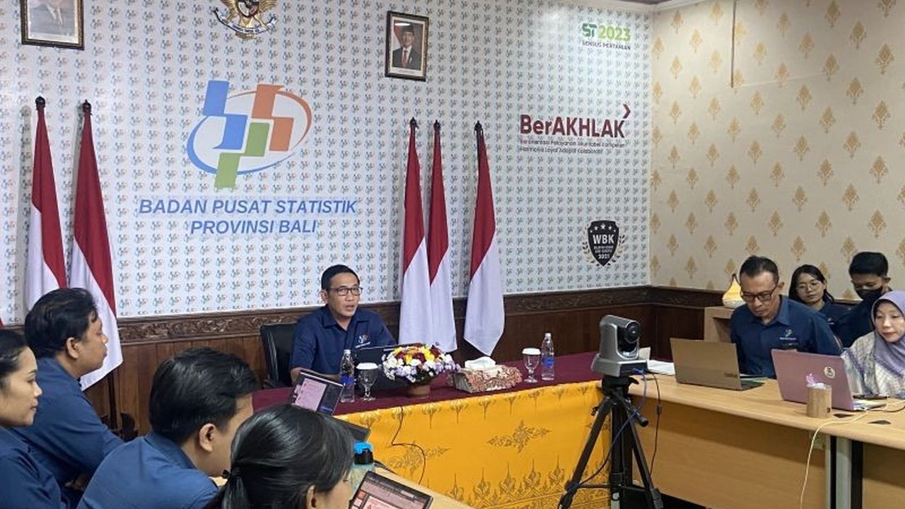 Badan Pusat Statistik (BPS) Bali mencatat sektor akomodasi dan makan minum menjadi penyumbang terbesar Produk Domestik Regional Bruto (PDRB) Bali pada triwulan pertama 2025, didorong oleh kunjungan wisatawan yang tinggi.