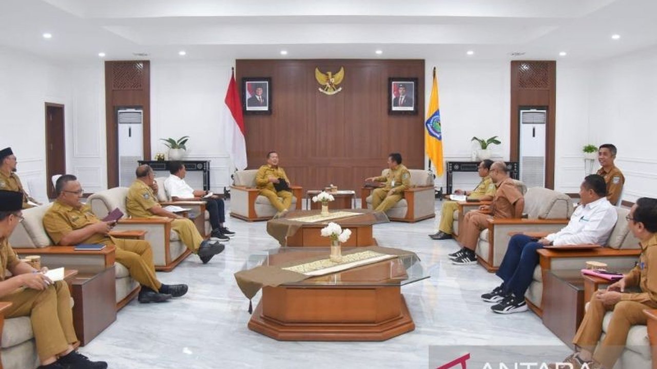 Gubernur NTB, Lalu Muhamad Iqbal, segera mengambil langkah cepat mengatasi kelebihan kapasitas TPA Kebon Kongok di Lombok Barat yang telah terjadi sejak 31 Maret 2025, dengan solusi jangka pendek, menengah, dan panjang.