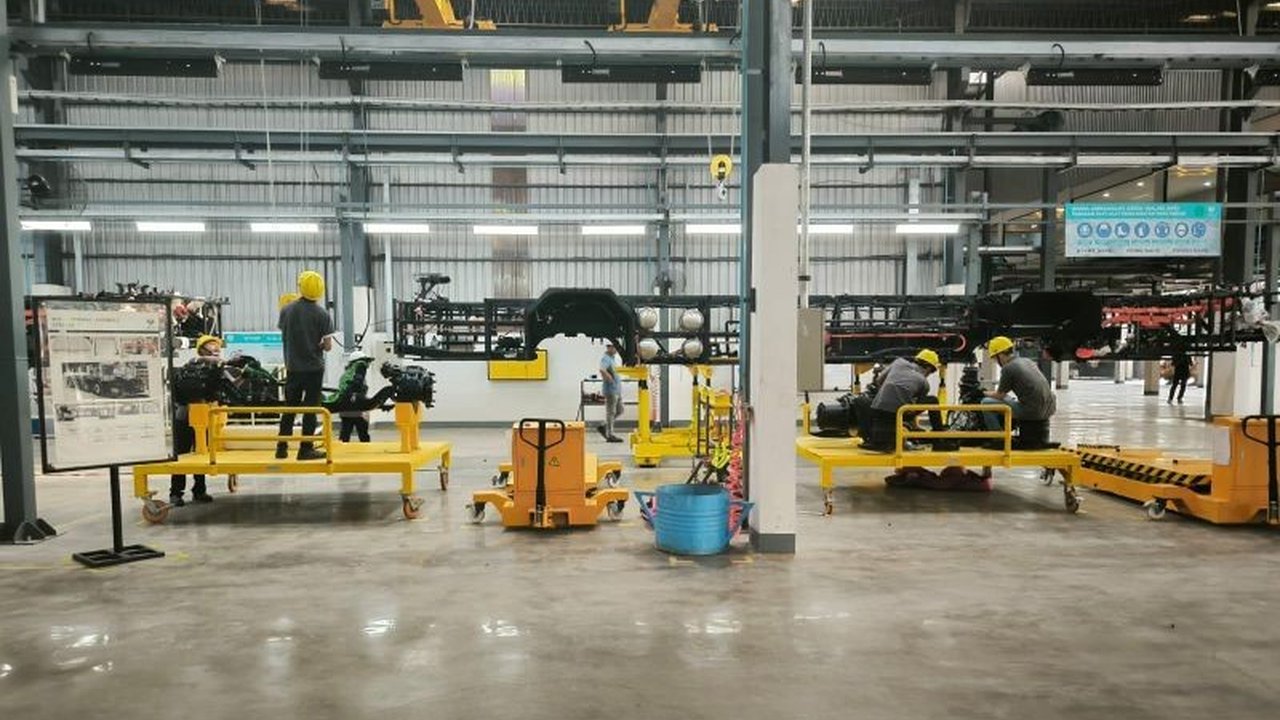 PT VKTR Teknologi Mobilitas Tbk (VKTR) berhasil mendapatkan pesanan 80 bus listrik CKD dari Transjakarta dan Damri, memperkuat posisi kepemimpinan mereka dalam elektrifikasi transportasi umum di Indonesia.