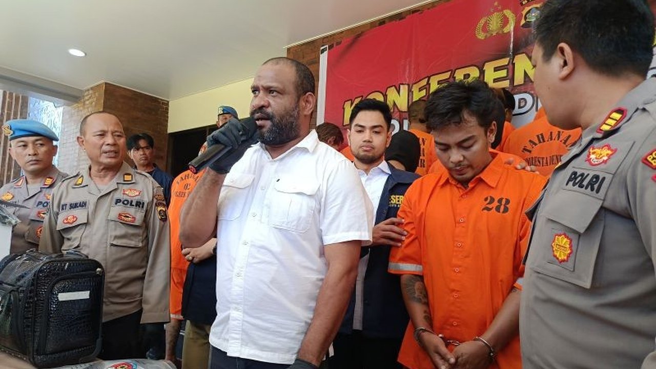 Polresta Denpasar mengungkap motif pembunuhan Remy Yuliana Putri (36), sang pengemudi daring, yang dibunuh oleh pacarnya sendiri, Galuh Widiasmoro (27), karena sakit hati dan mengincar mobil korban.