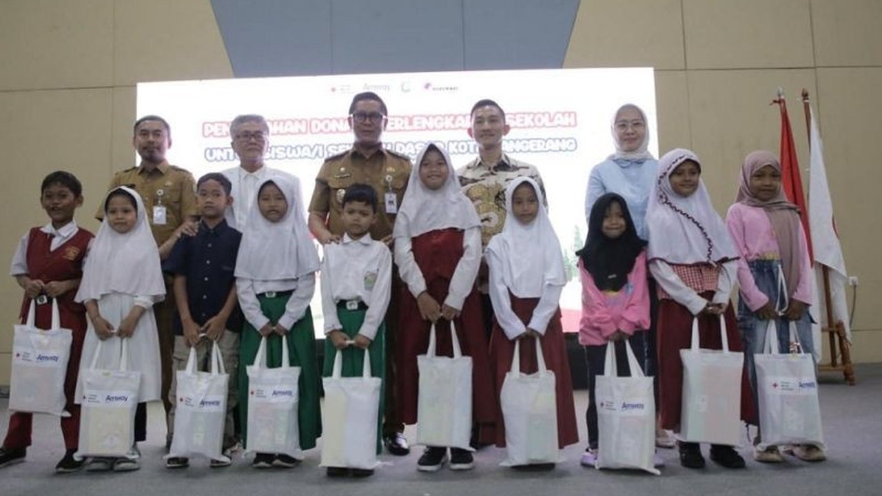 Yayasan Amway Peduli, PMI Kota Tangerang, dan Pemkot Tangerang berkolaborasi memberikan bantuan perlengkapan sekolah kepada 250 anak kurang mampu, demi mendukung pendidikan dan kesejahteraan anak Indonesia.