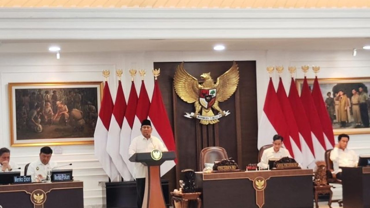Presiden Prabowo Subianto menilai wajar jika juru bicara dan menteri baru melakukan kesalahan, bahkan ia sendiri mengaku sempat kesulitan mencari toilet di Istana Merdeka.