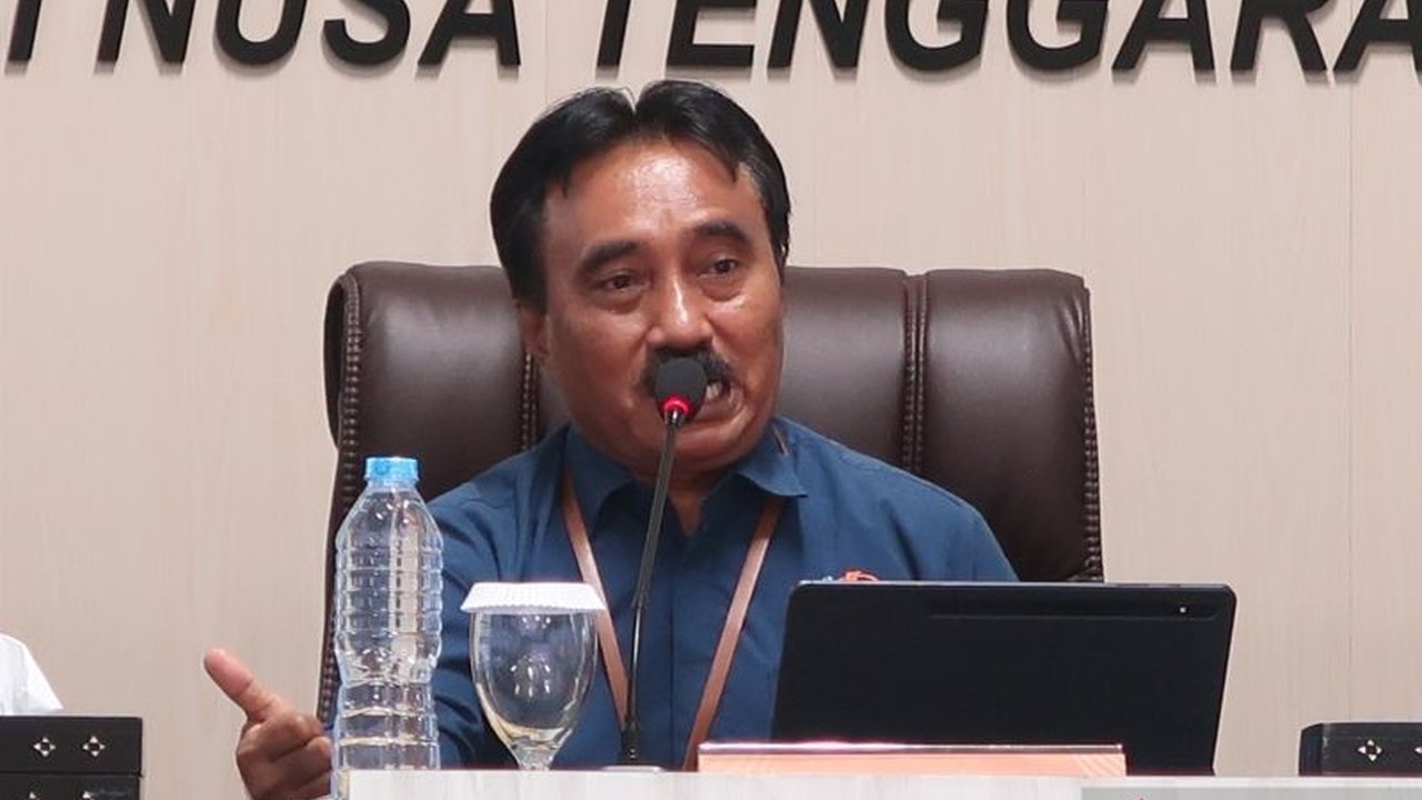 Ekonomi Nusa Tenggara Barat (NTB) mengalami kontraksi 2,32 persen pada triwulan I 2025, disebabkan oleh rendahnya realisasi anggaran dan penurunan aktivitas pertambangan.