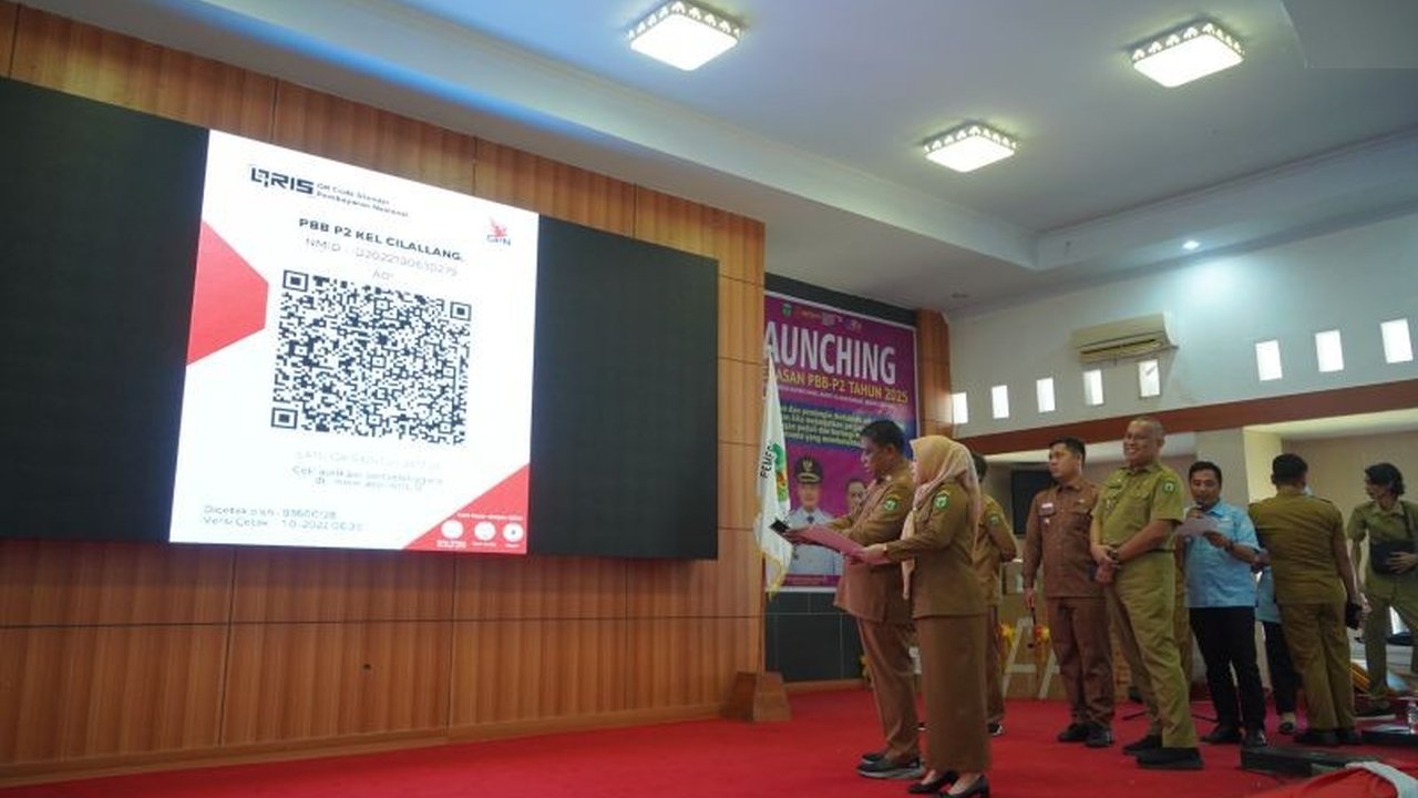 Bupati Luwu meluncurkan program pembebasan PBB-P2 bagi veteran, mantan pejabat, dan warga miskin ekstrem, sekaligus meningkatkan insentif petugas pajak daerah.