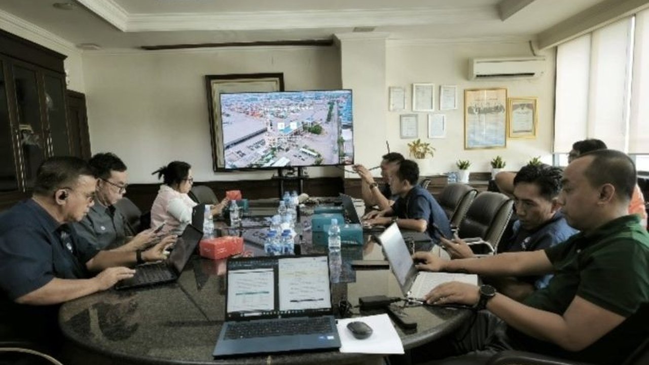 PT Terminal Petikemas Surabaya (TPS) sukses meraih sertifikasi ISO 37001:2016 dan ISO 22301:2019,  menunjukkan komitmen perusahaan dalam menciptakan pelabuhan yang bersih, transparan, dan berkelanjutan.