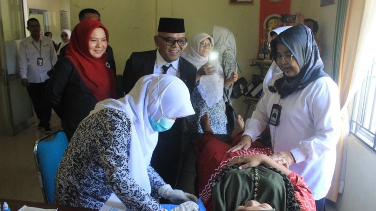 Pemerintah Kabupaten Pasaman Barat dan Provinsi Sumatera Barat berkolaborasi intensif dalam pelayanan Keluarga Berencana (KB) dan Kesehatan Reproduksi (KR) untuk menurunkan angka stunting.