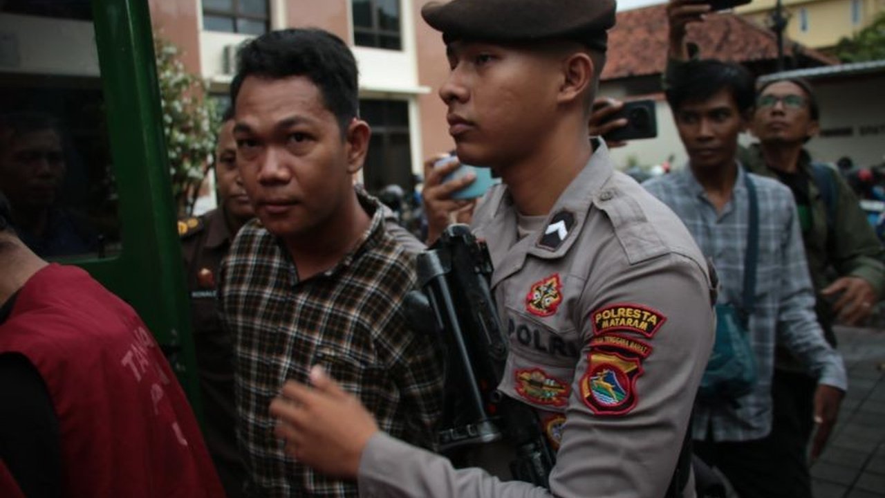 Penasihat hukum Agus Buntung menyayangkan tuntutan 12 tahun penjara dari jaksa, menilai tuntutan tersebut tidak mempertimbangkan kondisi Agus sebagai penyandang disabilitas dan fakta persidangan.