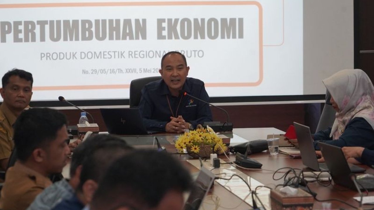 Pertumbuhan ekonomi Sumatera Selatan pada triwulan I-2025 mencapai 5,22 persen, menempati posisi kedua tertinggi di Pulau Sumatera, didorong sektor pertambangan dan ekspor.