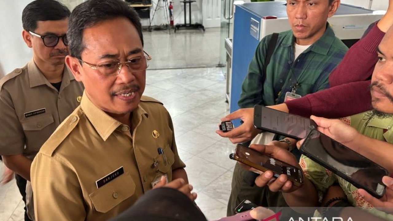 Pemerintah Provinsi DKI Jakarta akan memulai uji coba program sekolah swasta gratis di 40 sekolah pada tahun ajaran 2025-2026, dengan fokus pada daerah yang minim akses pendidikan negeri.