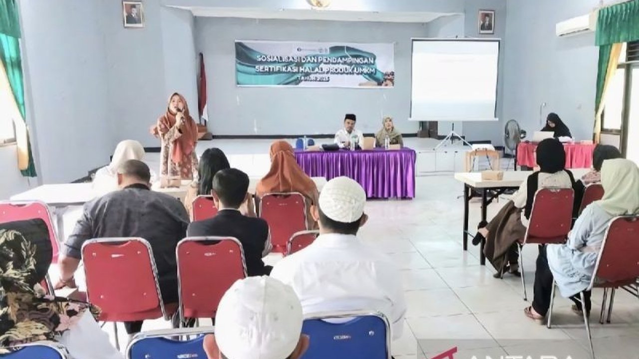 Kemenag Kotim, bekerja sama dengan BI dan IAIN Palangka Raya, memberikan edukasi dan pendampingan kepada puluhan pelaku UMKM dalam memperoleh sertifikasi halal untuk produk makanan mereka.