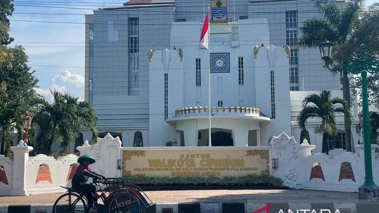 Pemkot Cirebon menetapkan Kelurahan Kesepuhan dan Sunyaragi sebagai percontohan Desa Cantik 2025, memanfaatkan data statistik untuk perencanaan pembangunan yang lebih tepat sasaran.