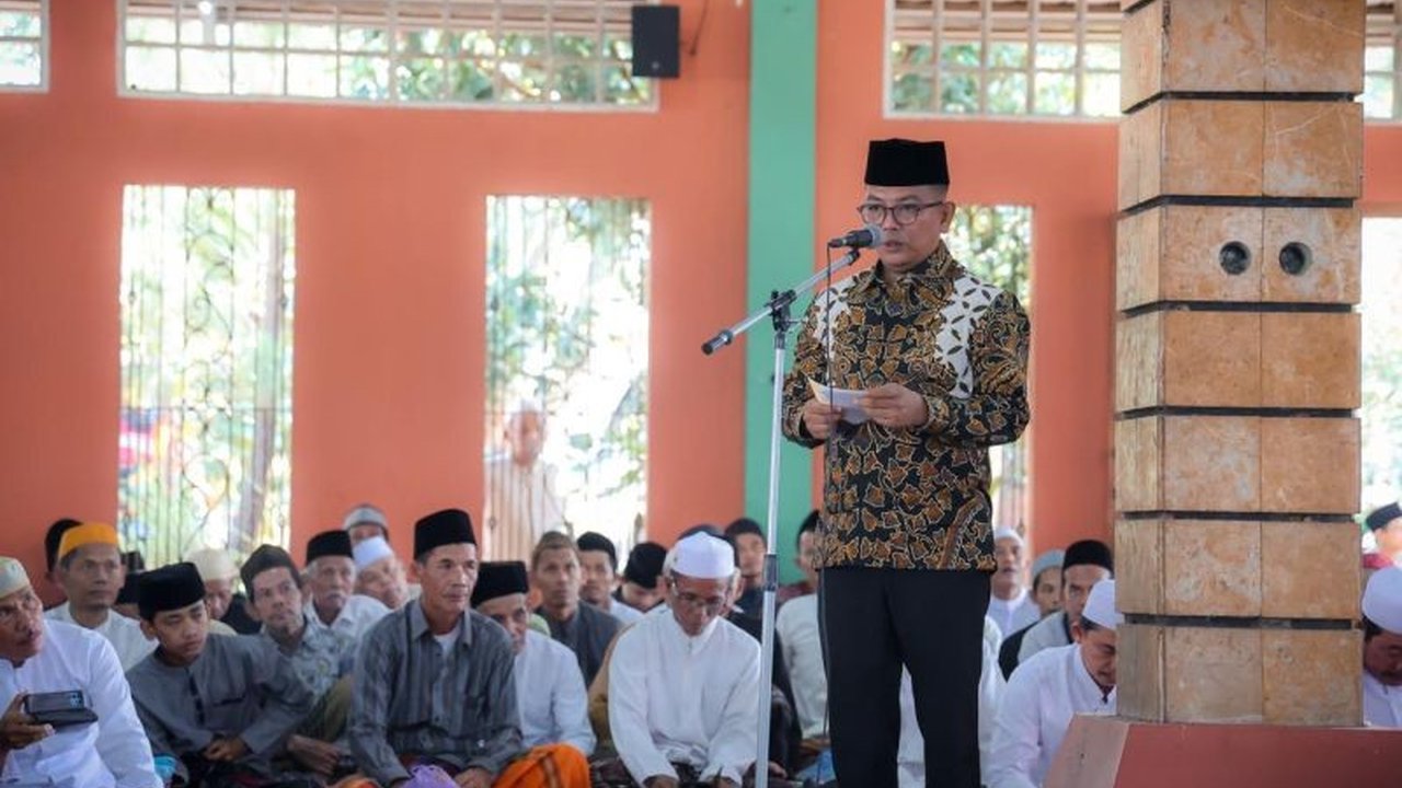 Gubernur Banten mengajak masyarakat meneladani para ulama, seperti Abuya Bustomi, untuk membangun peradaban yang luhur dan toleran, seperti yang dicontohkan dalam Haul ke-21 Abuya Bustomi.