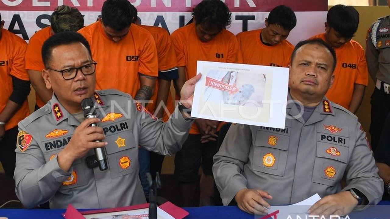 Polisi Kalimantan Timur berhasil meringkus sembilan tersangka penembakan di tempat hiburan malam Samarinda dalam waktu kurang dari 24 jam, dengan motif diduga kuat balas dendam dan kemungkinan terkait jaringan narkoba.