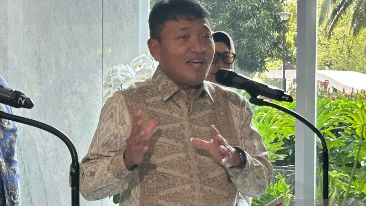 Bank Syariah Indonesia (BSI) mencatat pertumbuhan signifikan pada bisnis emas, dengan tabungan emas mencapai 250 kilogram per bulan dan total aset emas mencapai Rp14,33 triliun pada Maret 2025.