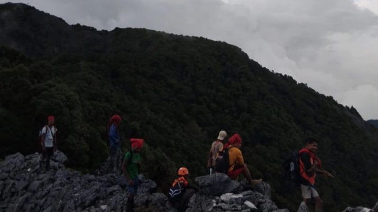 Balai TN Manusela menghentikan pencarian pendaki Firdaus Ahmad Fauji yang hilang di Gunung Binaiya setelah tujuh hari pencarian intensif, dan menutup aktivitas pendakian selama dua pekan.