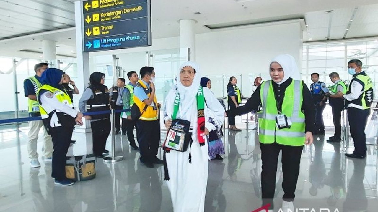 Gubernur Kalimantan Selatan berpesan kepada 423 calon jamaah haji Kloter 01 Embarkasi Banjarmasin untuk saling membantu selama di Tanah Suci, mengingat mayoritas jamaah berusia lanjut.
