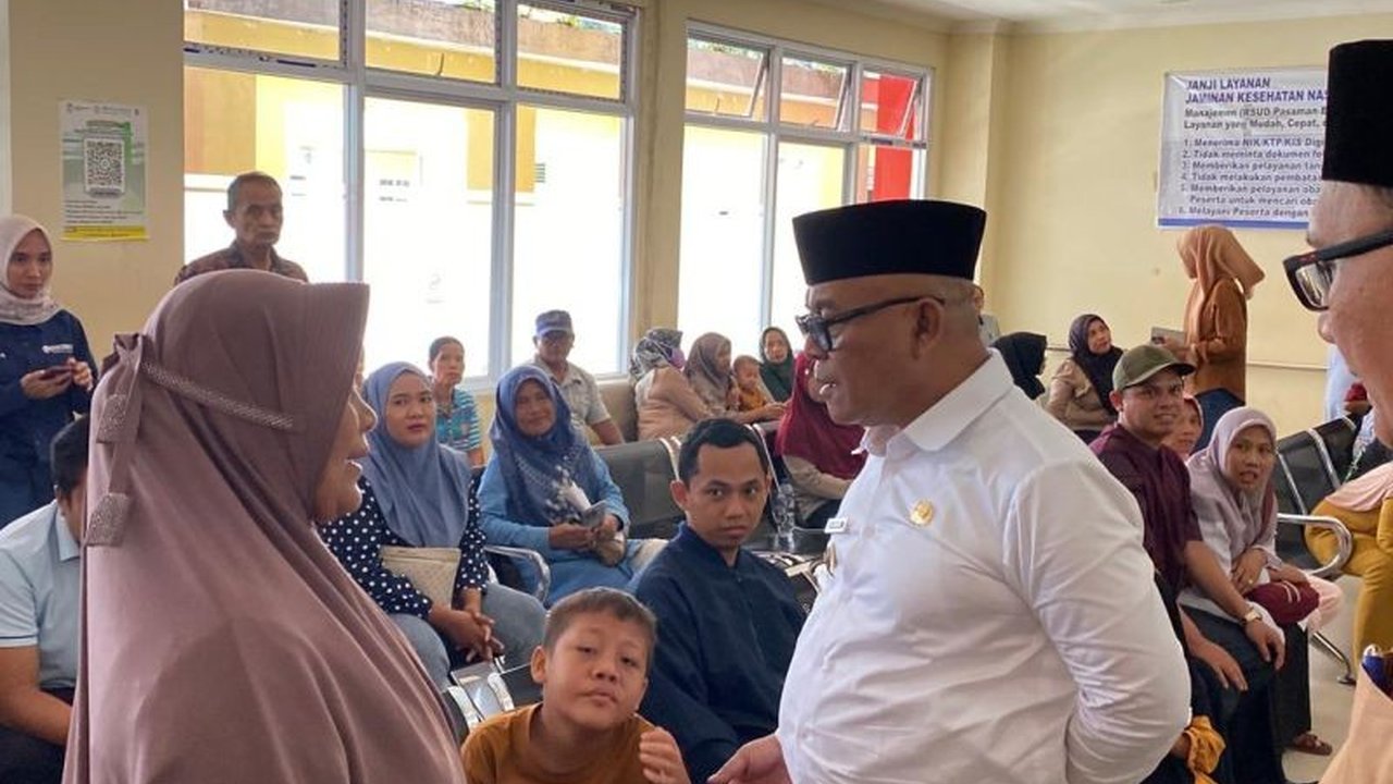 Bupati Pasaman Barat, Yulianto, melakukan sidak mendadak ke RSUD Pasaman Barat untuk memastikan pelayanan kesehatan berjalan lancar dan optimal bagi masyarakat.