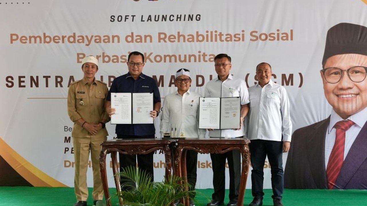 Menko PM, Abdul Muhaimin Iskandar, mengapresiasi Sentra Cipta Mandiri (SCM) di Bogor sebagai program pemberdayaan berbasis komunitas untuk mengatasi kemiskinan ekstrem dan mendorong kemandirian masyarakat.