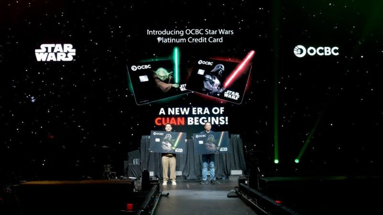 OCBC meluncurkan kartu kredit Star Wars Platinum dengan desain unik untuk mengedukasi nasabah dalam mengelola keuangan secara bijak dan menghindari kebiasaan finansial buruk.