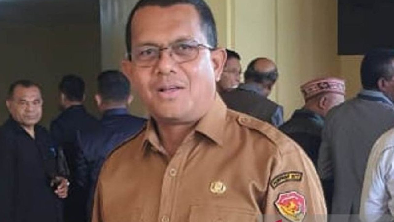 Gubernur NTT, Melki Laka Lena, mendorong putra daerah untuk mendaftar sebagai calon direksi dan komisaris Bank NTT, dengan masa pendaftaran diperpanjang hingga 7 Mei 2025.
