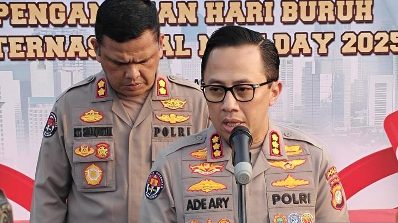 Aktor Jonathan Frizzy ditangkap polisi terkait kasus penyalahgunaan obat keras jenis etomidate dan ditetapkan sebagai tersangka dengan ancaman hukuman 12 tahun penjara atau denda Rp5 miliar.