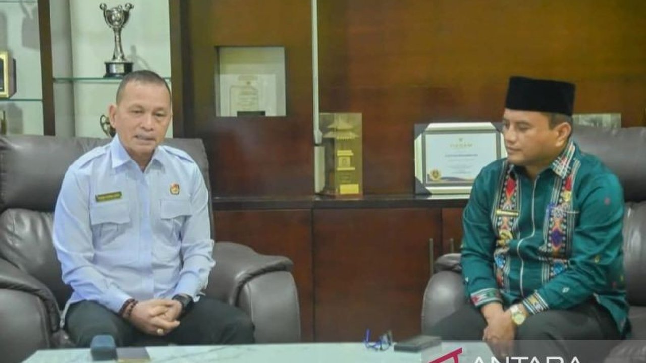 KPU Kota Padangsidimpuan mengembalikan dana hibah Pilkada 2024 sebesar Rp7,32 miliar ke Pemerintah Kota,  menunjukkan transparansi dan efisiensi anggaran.